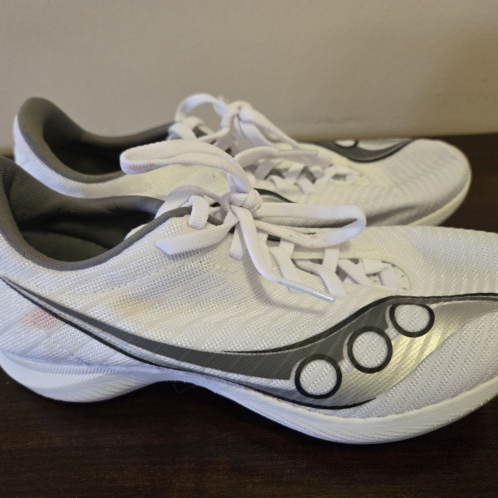Sauchony Velocity Track Spikes WOMEN🏃‍♀️